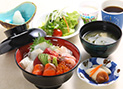 朝食も海幸満載の「海鮮丼」！ご夕食は当館一番人気★「あわび・帆立焼き膳」あわびお一人様まるごと1個付き